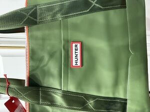 Brand new green Hunter tote bag with zipper